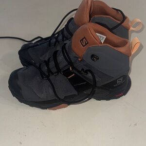 Salomon Men's Gray and Tan Athletic Shoes